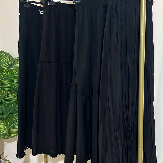 Black skirts available in sizes from 38 to 46Lengt...