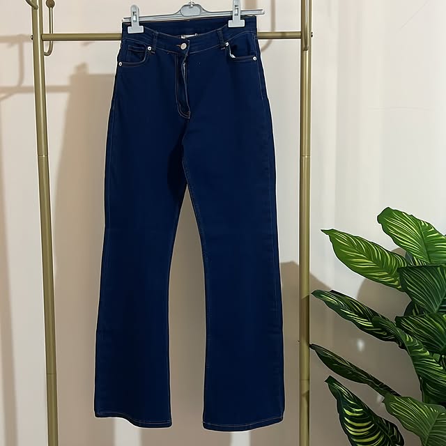 Denim pants (stretchy fabric)Available in sizes 38...