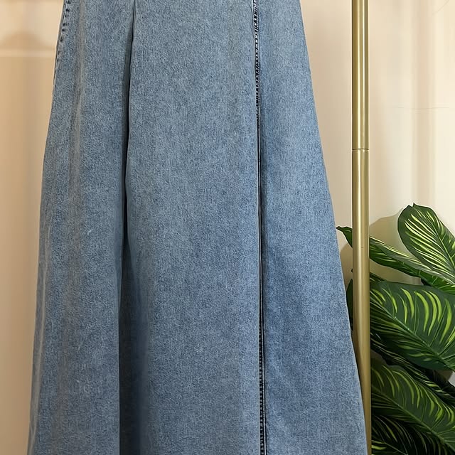 Denim skirt available in sizes: 38,40,42,44Length:...