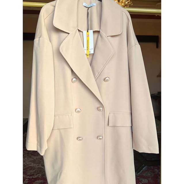 Elegant comfy blazer available in 3 colors (beige,...