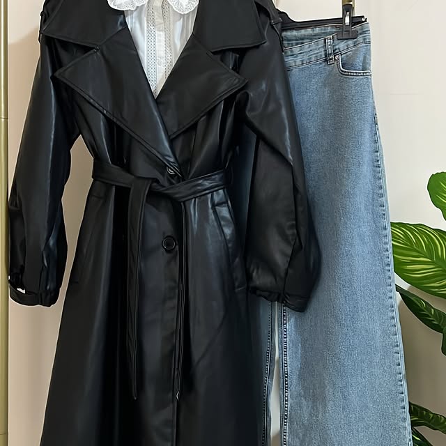 Full outfit available Leather coat sizes 38 to 44D...