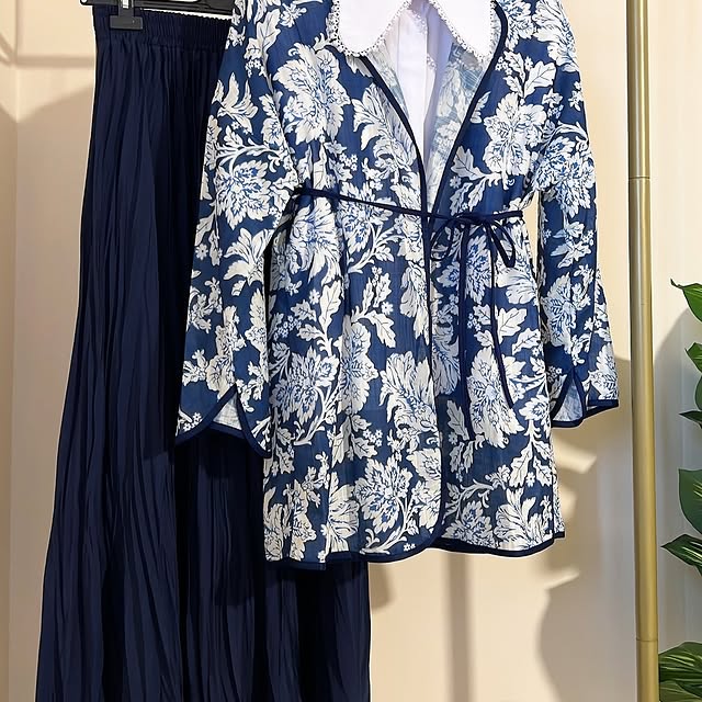 Kimono available in size 1 (fits size 36 to 40) &a...