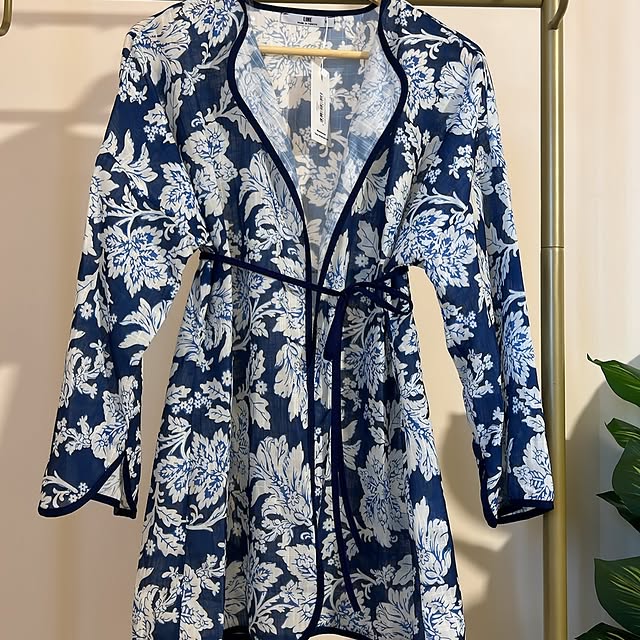 Kimono available in size 1 (fits size 36 to 40) &a...