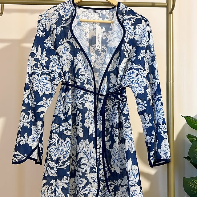 Kimono available in size 1 (fits size 36 to 40) &a...