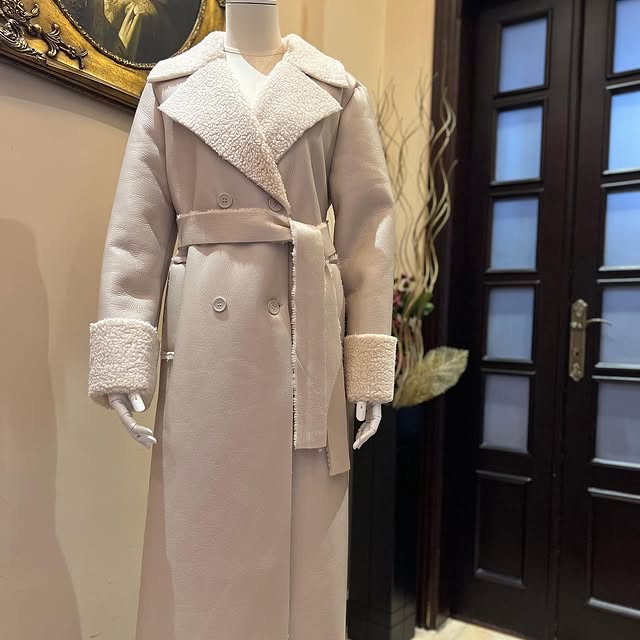 Leather offwhite coat very light weight ️ optimal ...