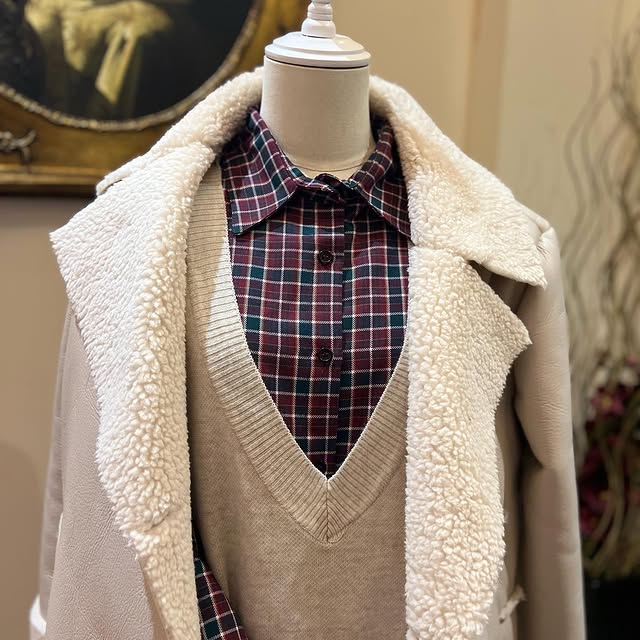Long wool vest with chemiseStandard size (fits up ...