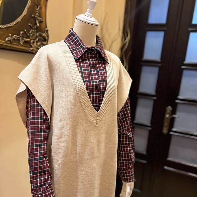 Long wool vest with chemiseStandard size (fits up ...