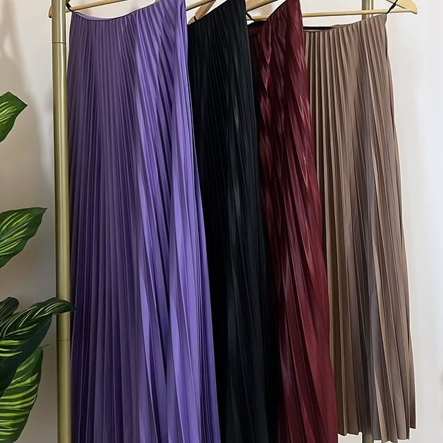 Plise skirtOne size (fits up to size 46)Length: 95...