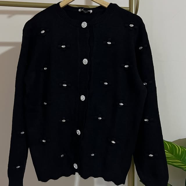 Soft wool cardigan available in 4 colorsBlue, pink...