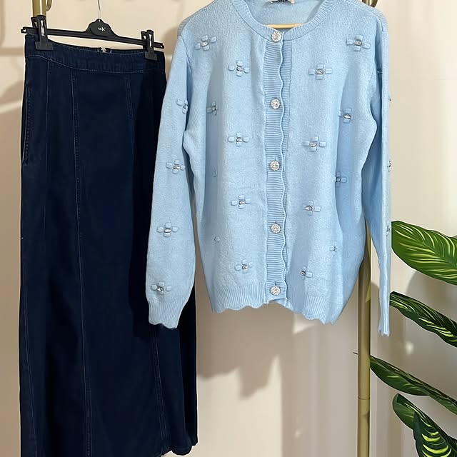 Soft wool cardigan available in 4 colorsBlue, pink...