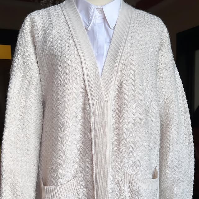 Super high quality CardiganFree size - fits till s...